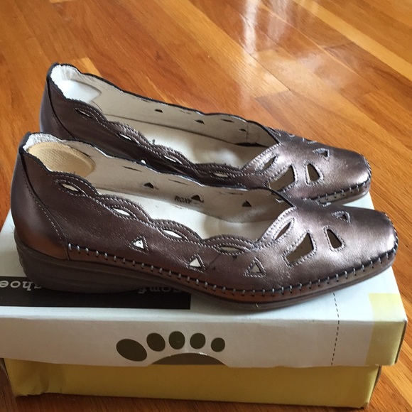 Like New Spring Step Metallic Shoes - Picture 5 of 8